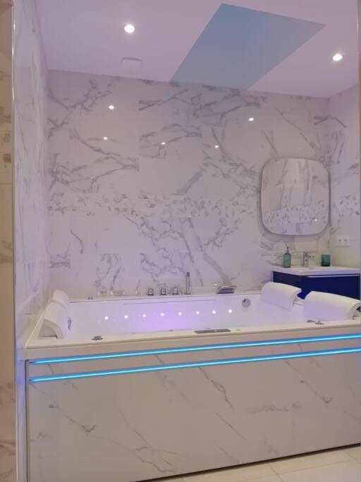 Maison Avec Jacuzzi - Louvres Proche Roissy Cdg - Paris Zewnętrze zdjęcie